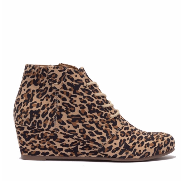 DV8 By Dolce Vita Brady Wedge Bootie - Picture 3 of 6